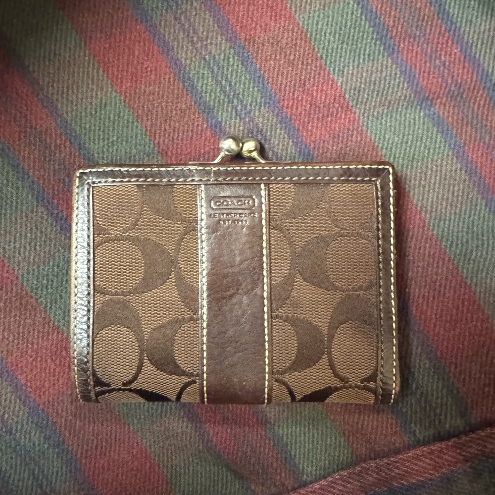 Coach bifold kiss lock wallet